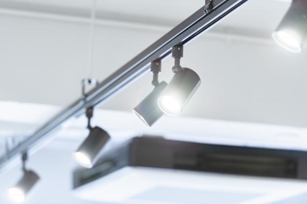 Comment choisir et installer un spot sur rail ?