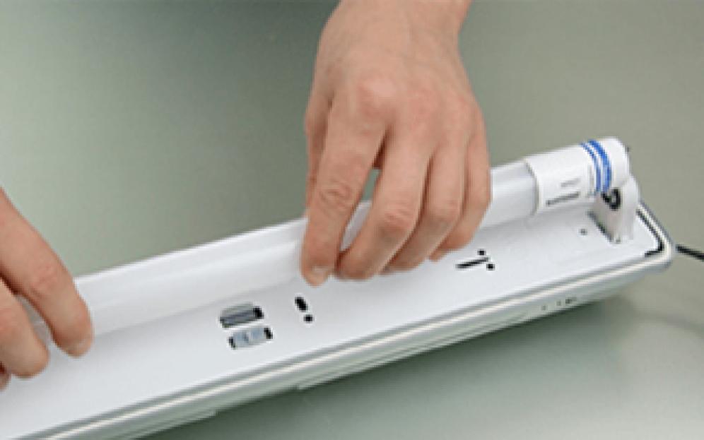 Comment remplacer vos tubes fluorescents T8 par des tubes LED avec ballast conventionnel ?